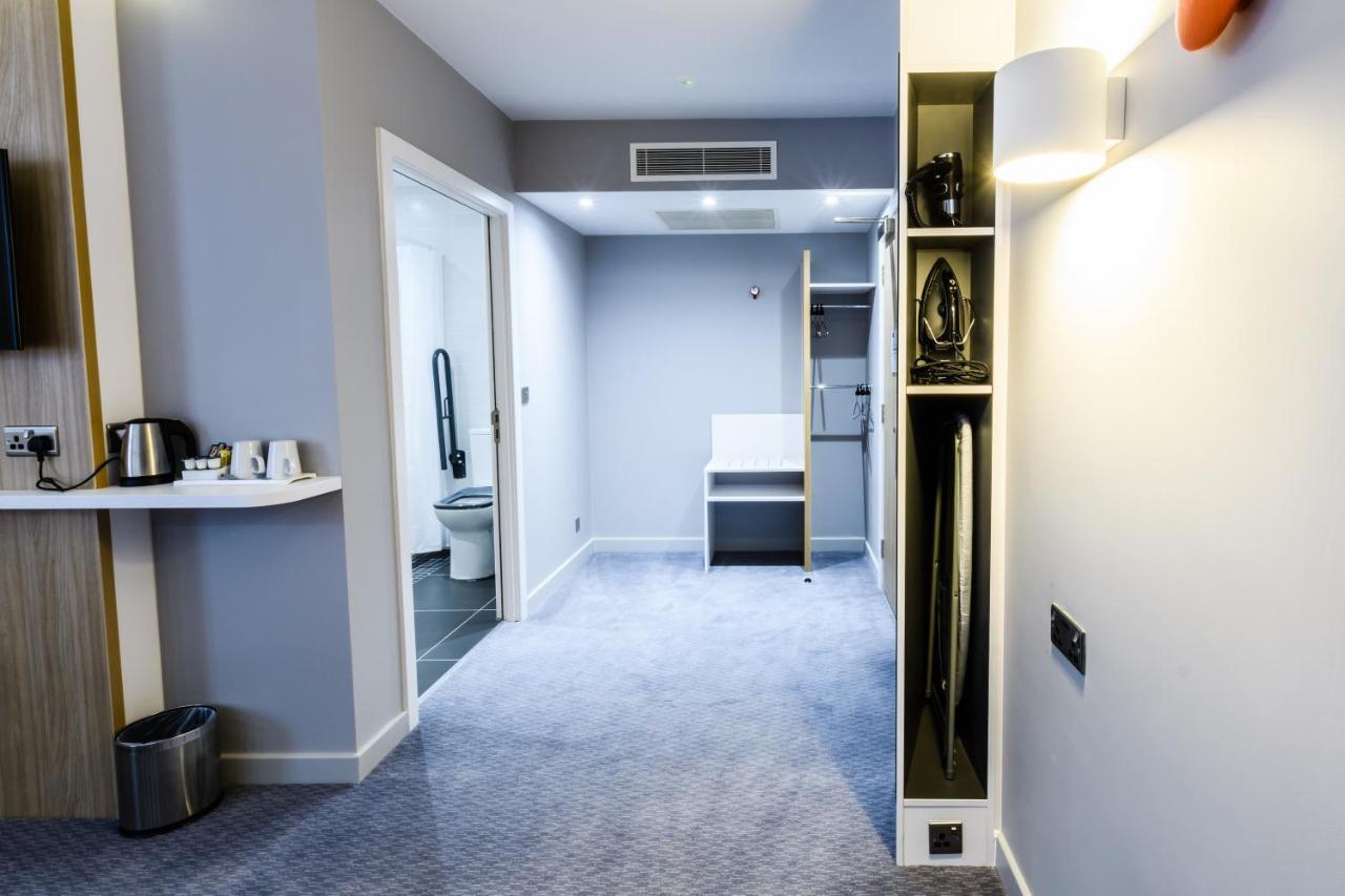 Holiday Inn Express - Wigan By Ihg Dış mekan fotoğraf