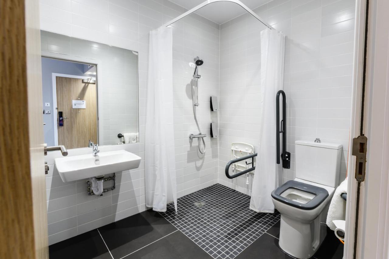 Holiday Inn Express - Wigan By Ihg Dış mekan fotoğraf