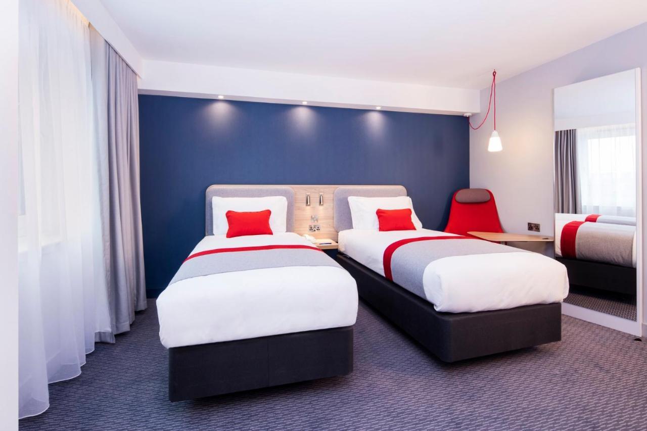 Holiday Inn Express - Wigan By Ihg Dış mekan fotoğraf