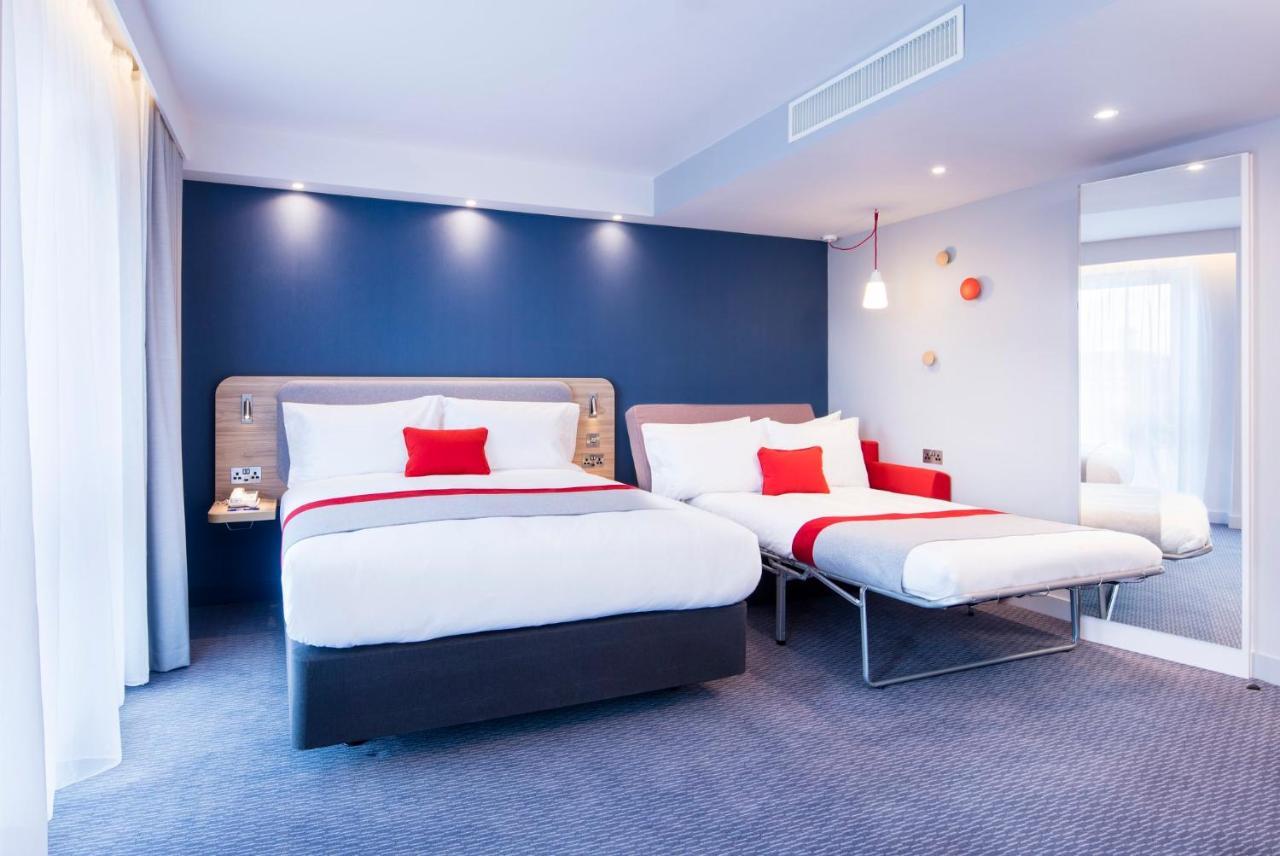 Holiday Inn Express - Wigan By Ihg Dış mekan fotoğraf