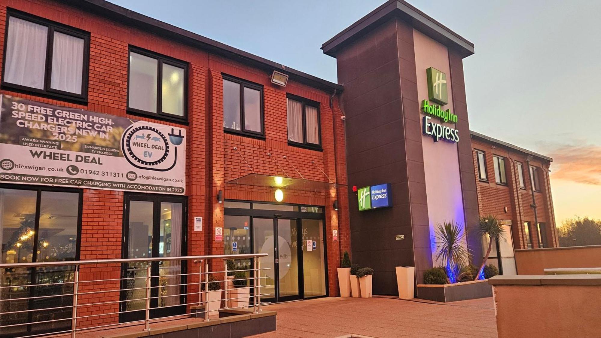 Holiday Inn Express - Wigan By Ihg Dış mekan fotoğraf