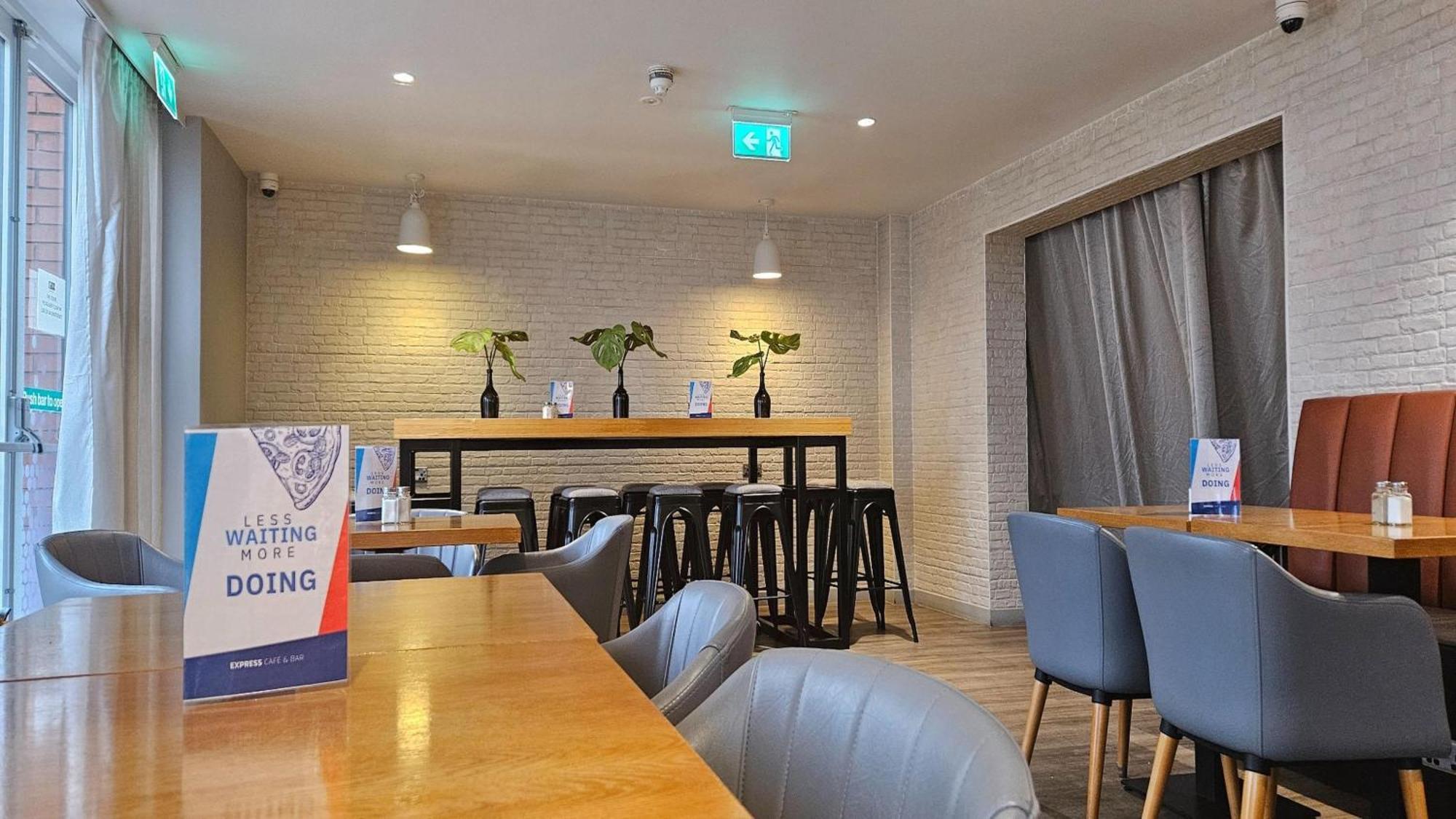 Holiday Inn Express - Wigan By Ihg Dış mekan fotoğraf